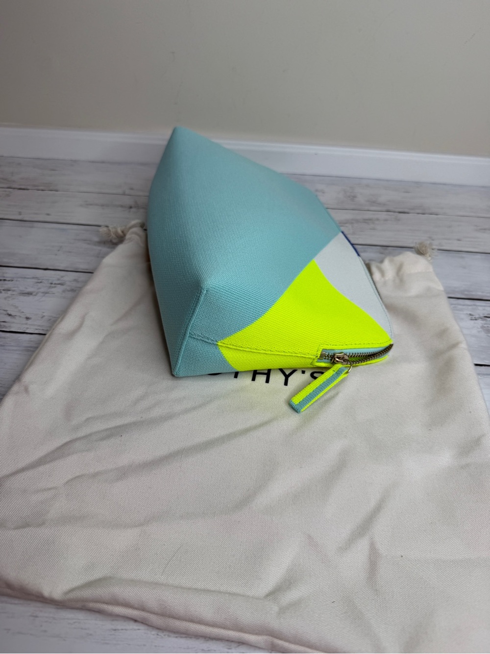 Rothy’s neon aqua prism large vanity travel bag - Picture 3 of 3